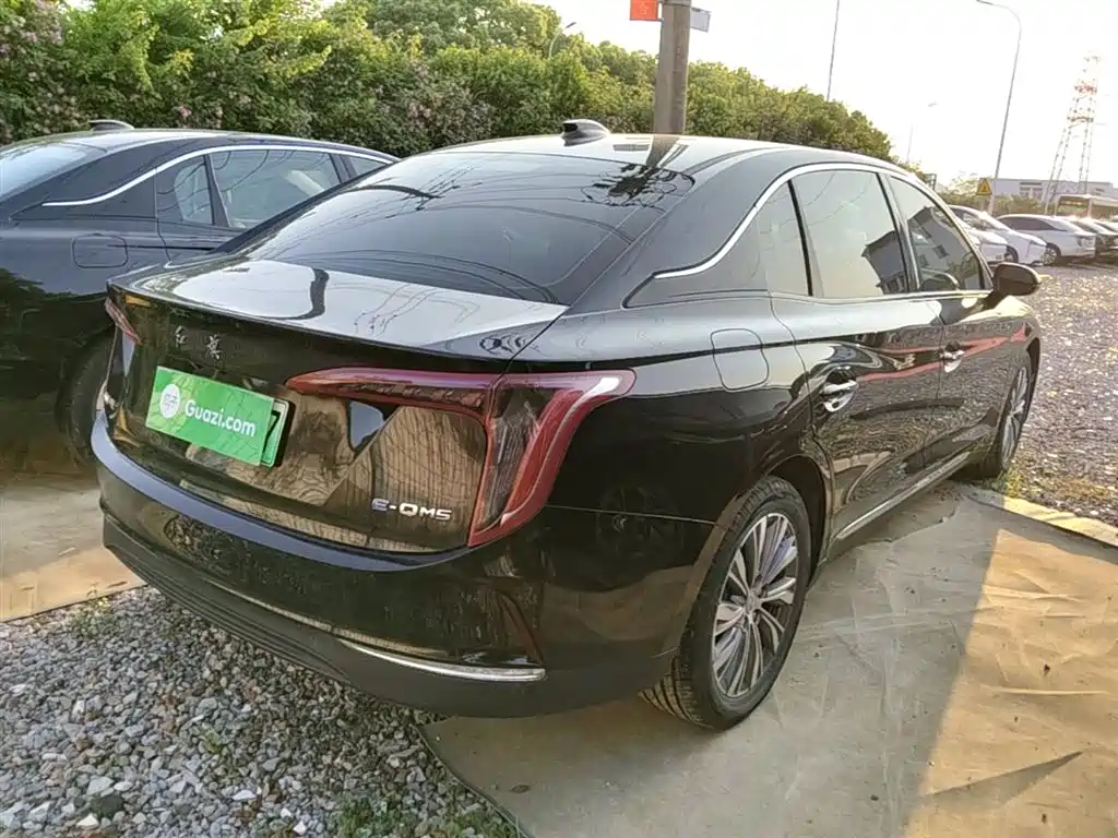 Hongqi E-QM5 2022 431km Charging Enjoyment Edition фото 7
