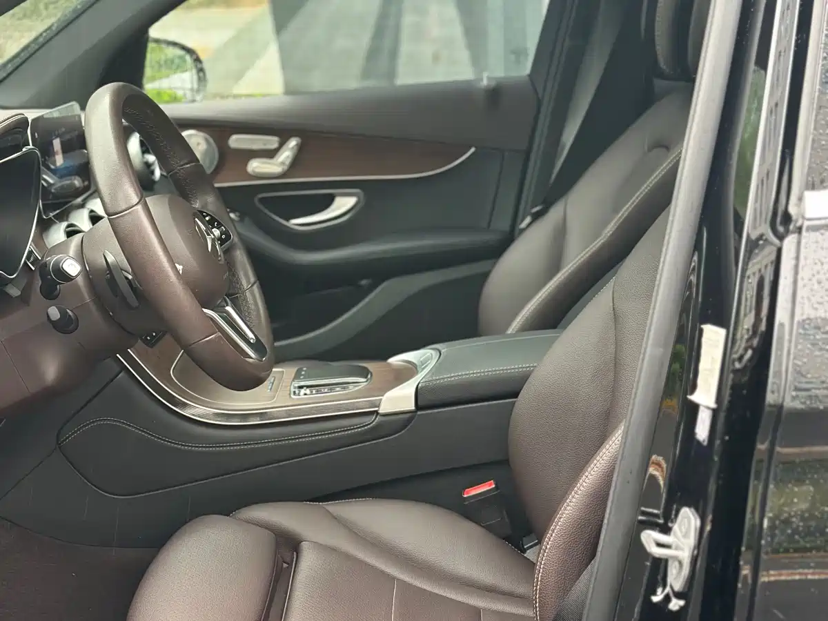 MERCEDES-BENZ GLC