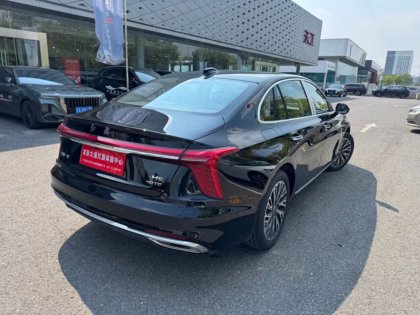 Hongqi H5 2025 2.0T Automatic Flag Celebration 500,000 Units Anniversary Edition фото 5