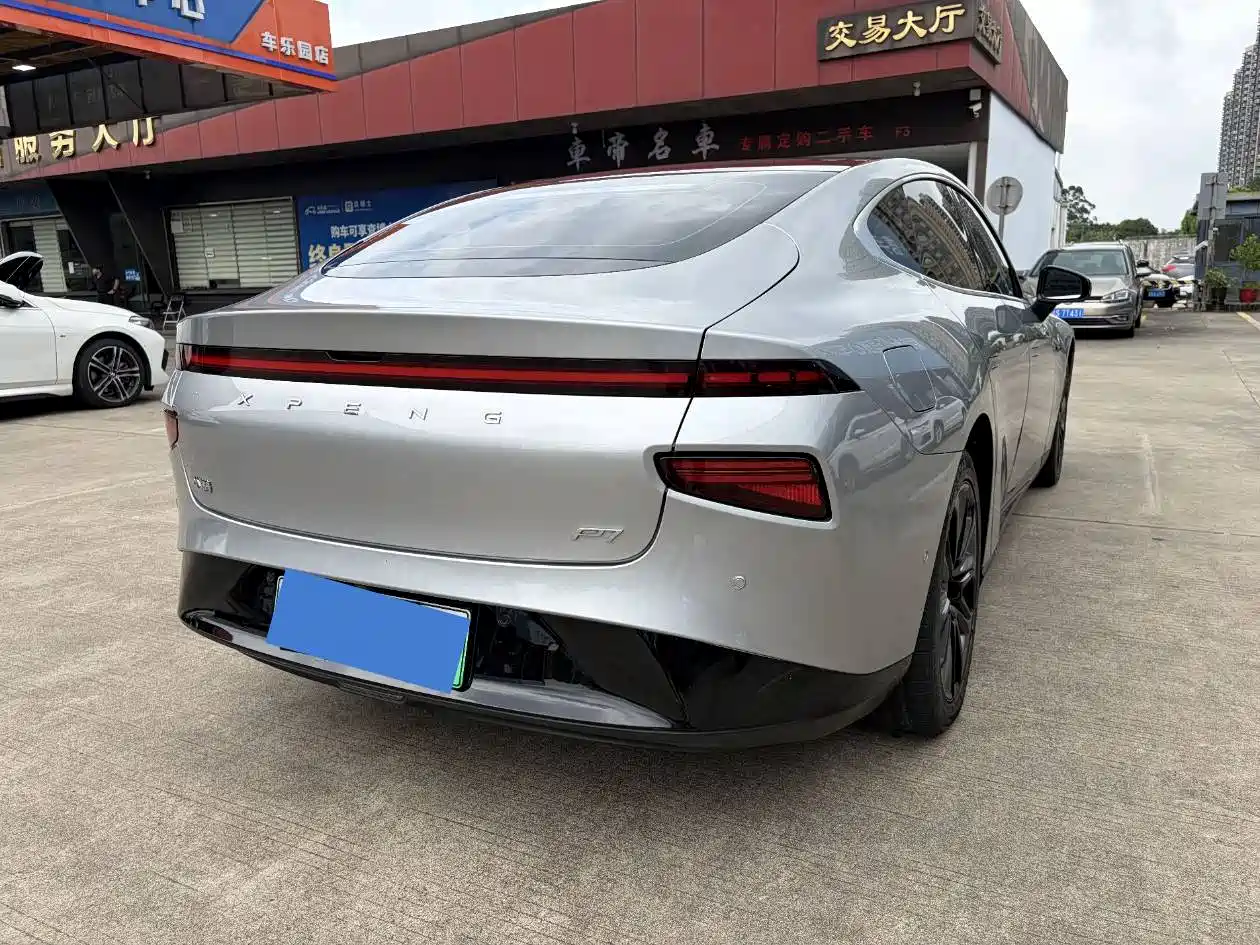 Фото 9 - XPeng P7