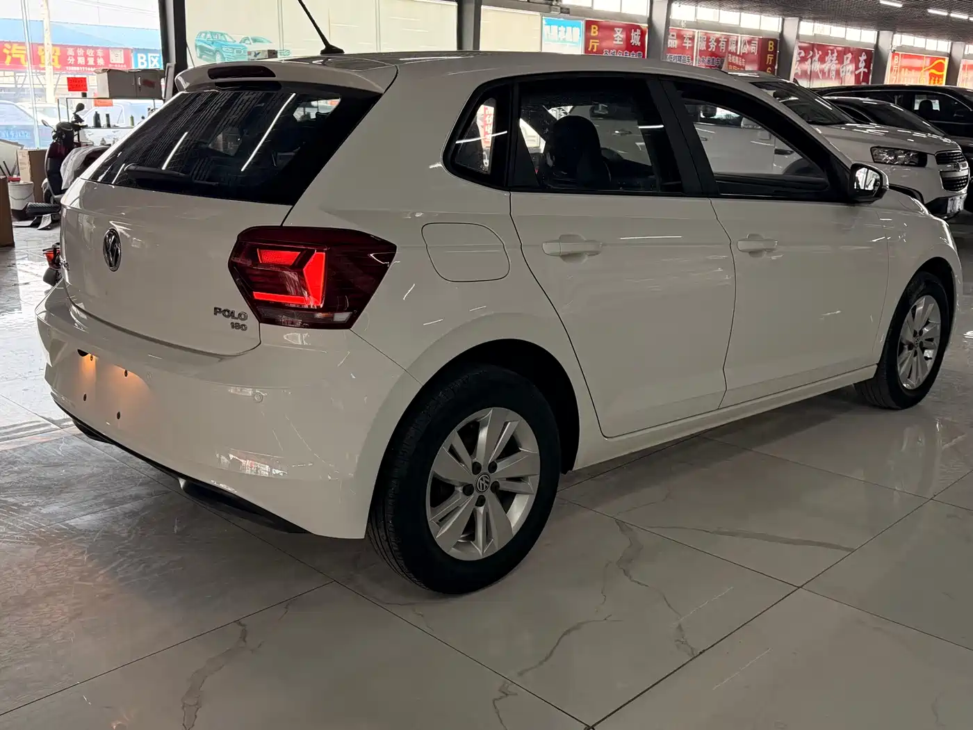 VOLKSWAGEN POLO