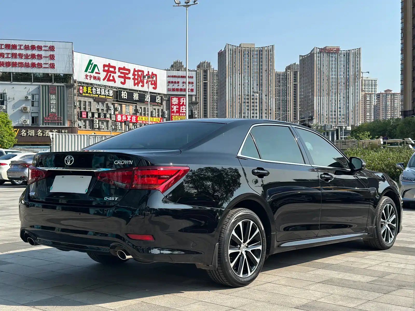 Photo 4 - Toyota Crown