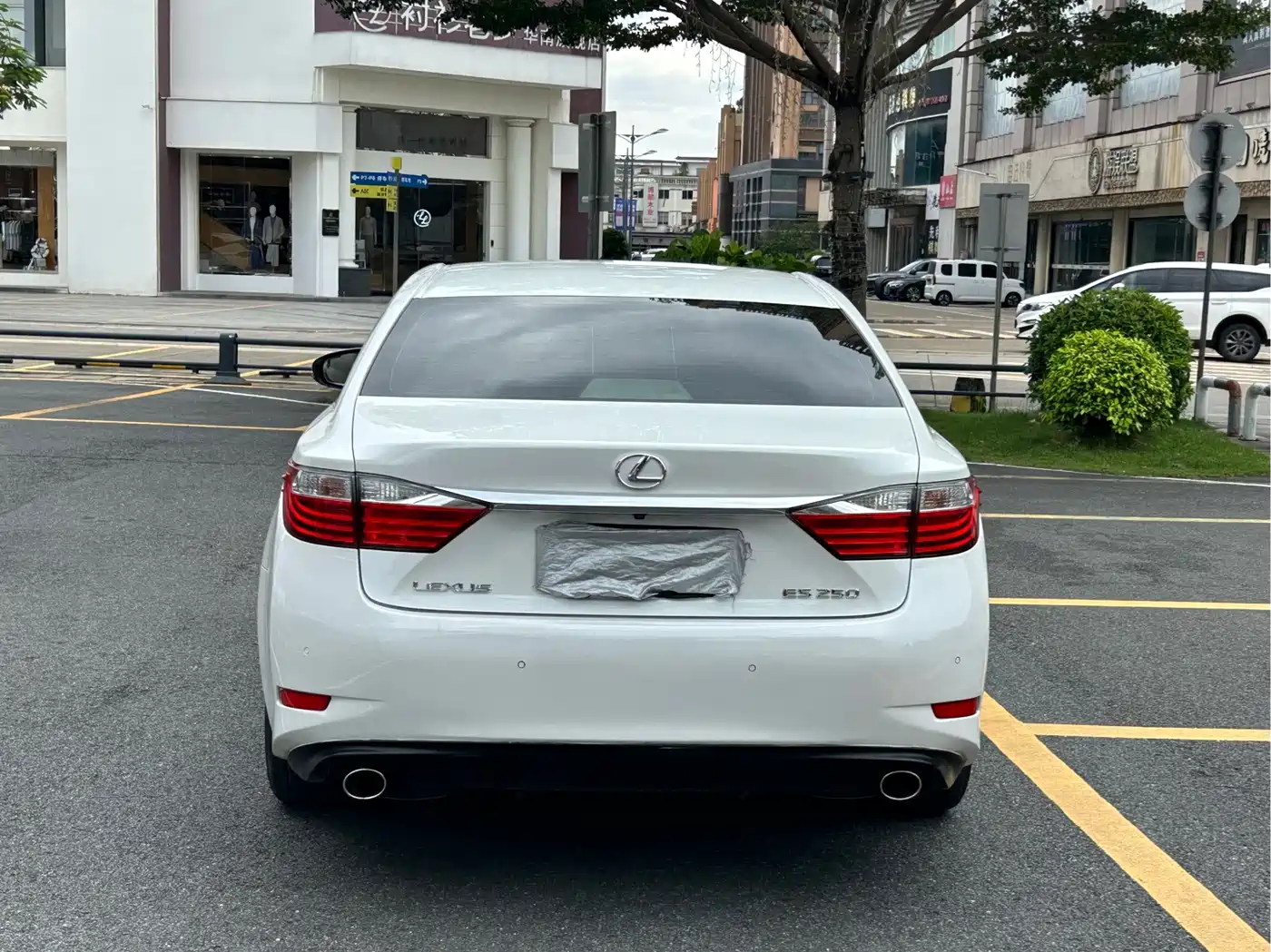 Фото 7 - Lexus ES