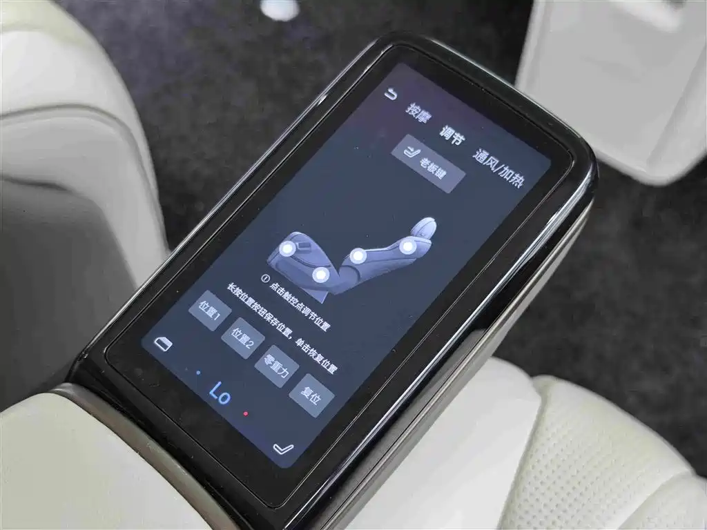 Denza D9 2023 2022 DM-i 970 AWD Flagship