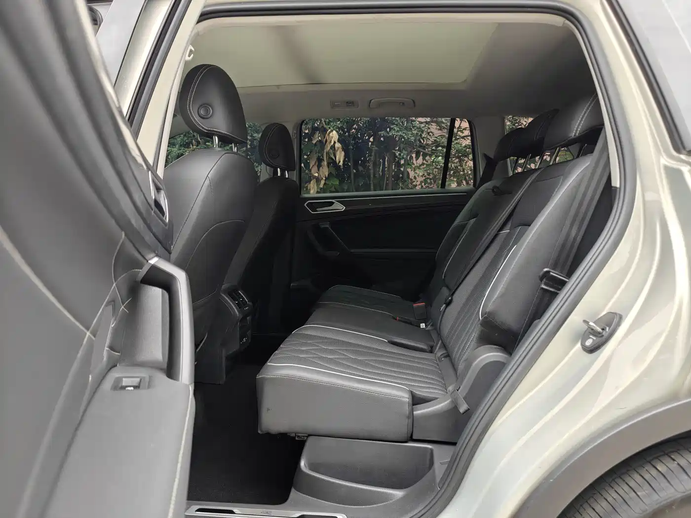 Volkswagen Tiguan L 2022 380TSI Automatic 4WD R-Line Cross Edition 7-Seater фото 7