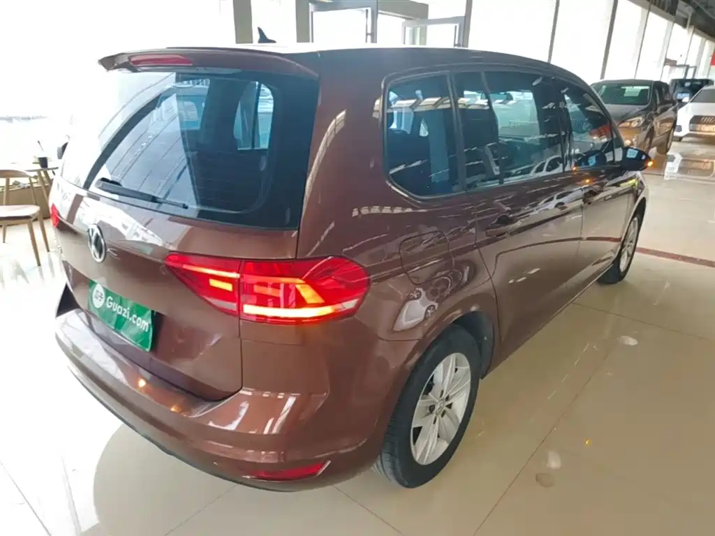 Volkswagen Touran 2016 Touran L 280TSI DSG Trendline фото 7