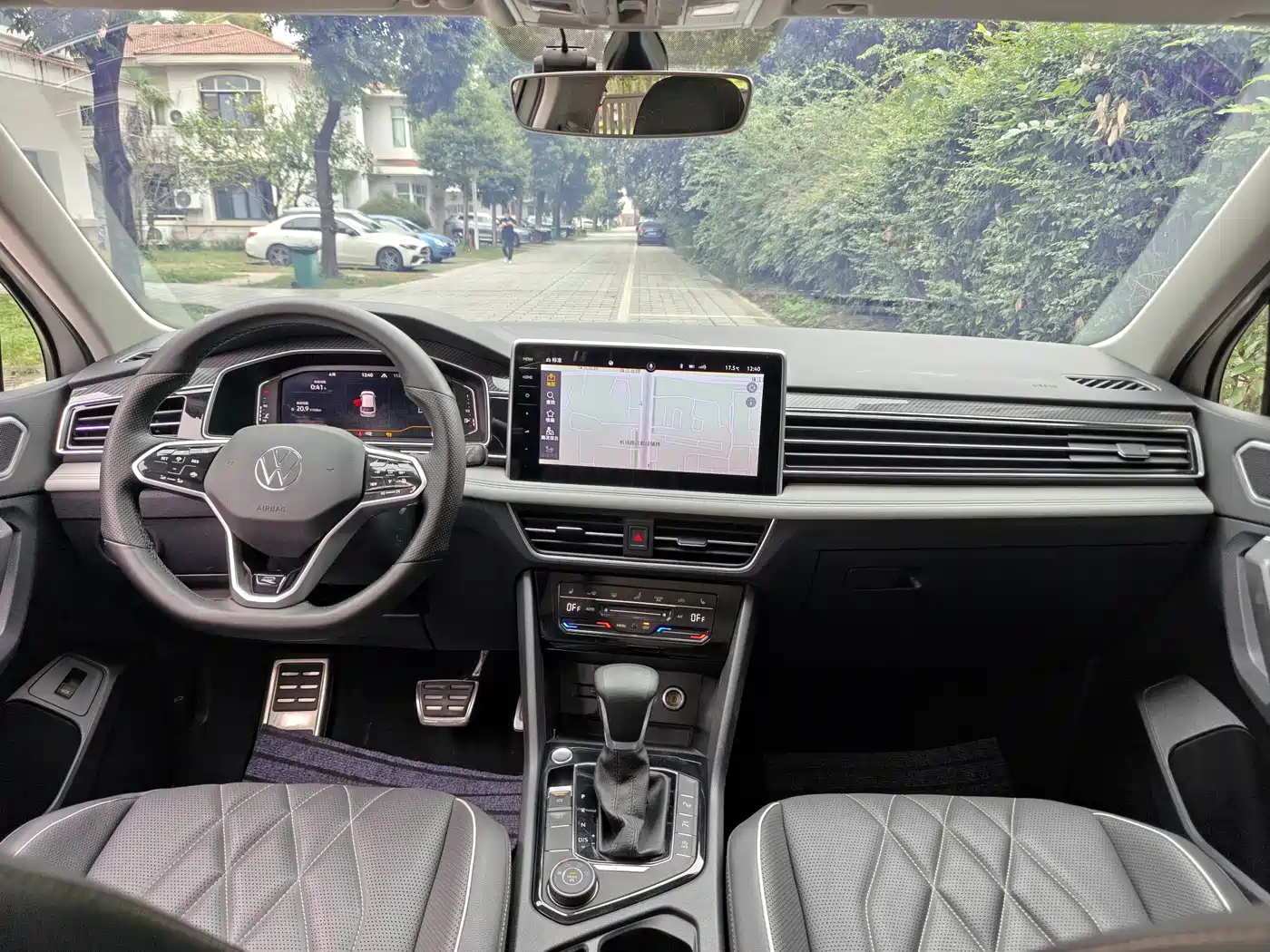Volkswagen Tiguan L 2022 380TSI Automatic 4WD R-Line Cross Edition 7-Seater фото 8