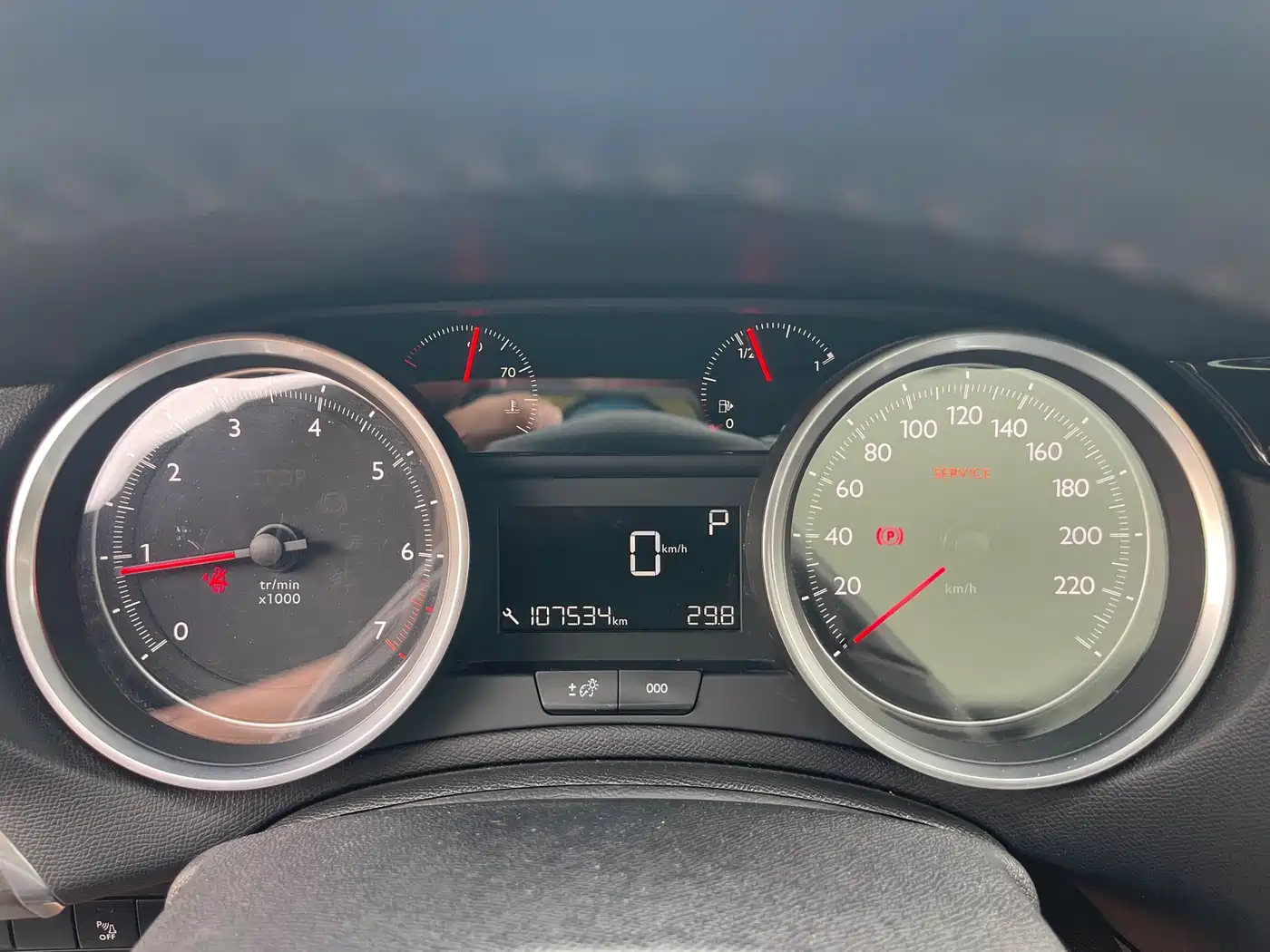 Peugeot 408 2015 Model 1.2T Automatic Luxury Edition фото 8