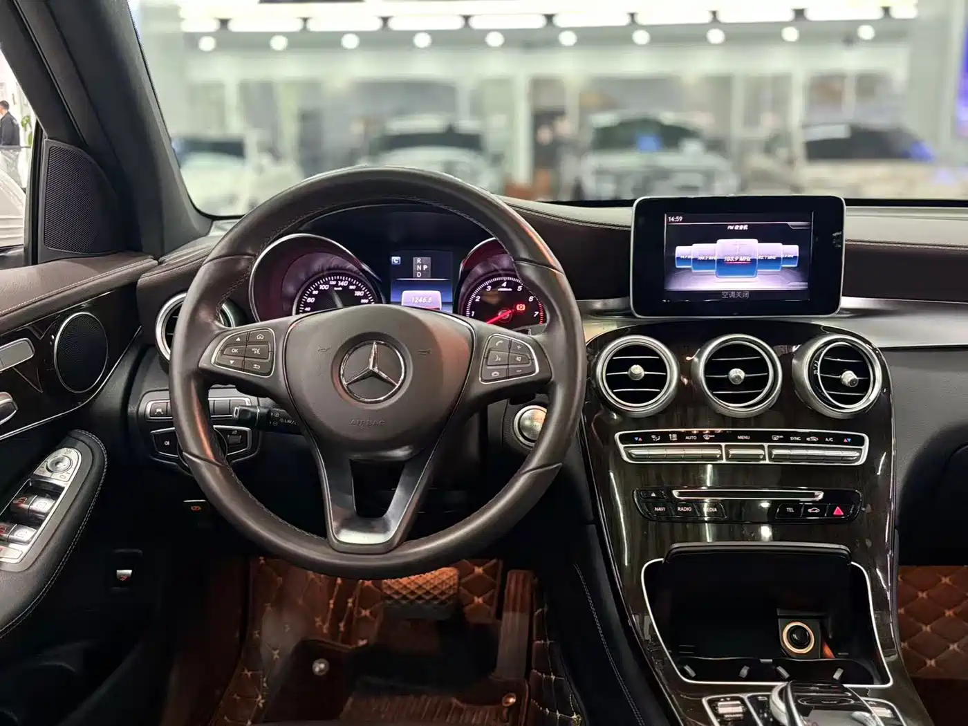 Mercedes-Benz GLC 2018 GLC 260 4MATIC Luxury фото 3