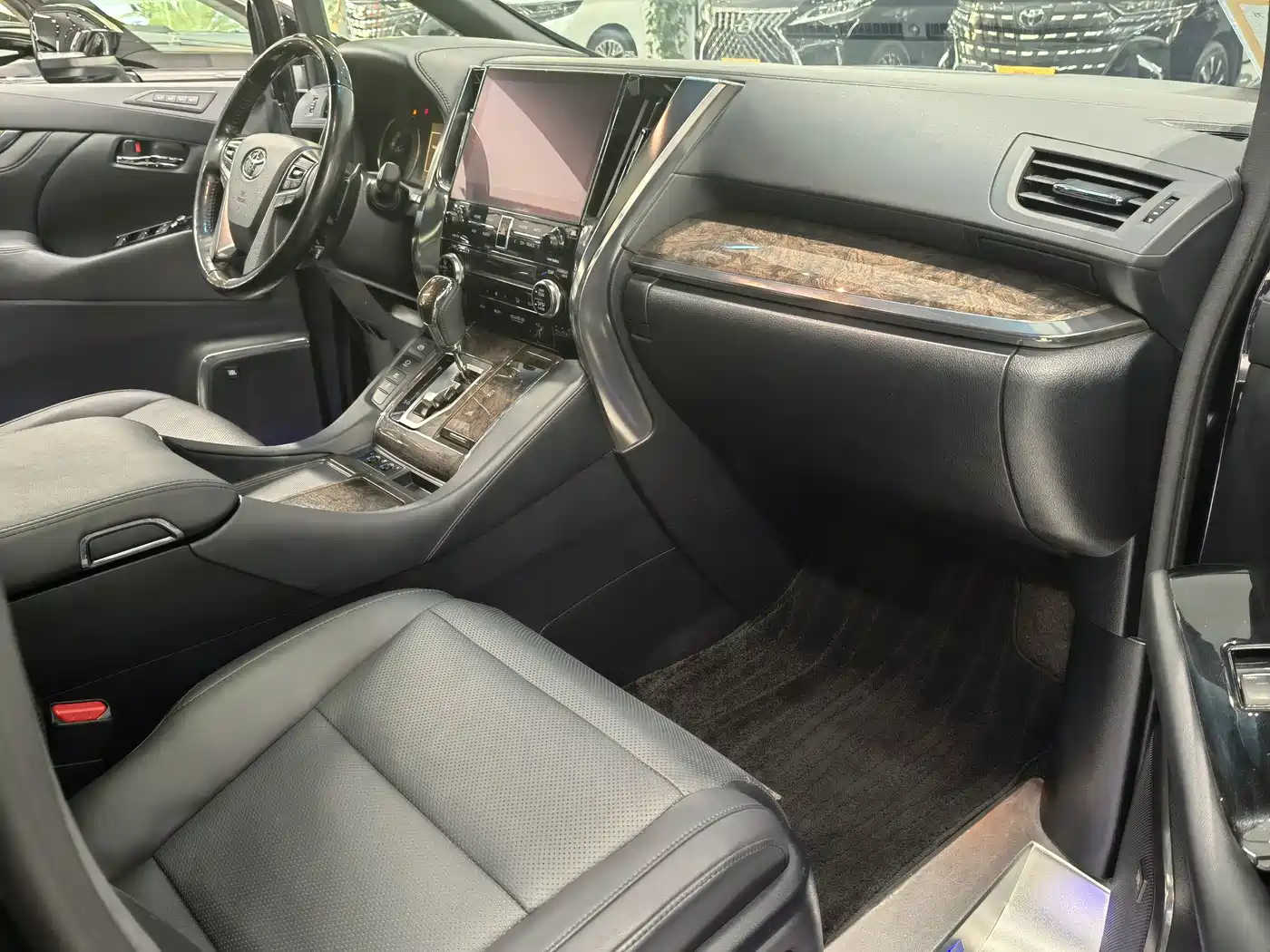 Toyota Vellfire 2021 Crown Hybrid 2.5L HV Supreme Edition фото 9