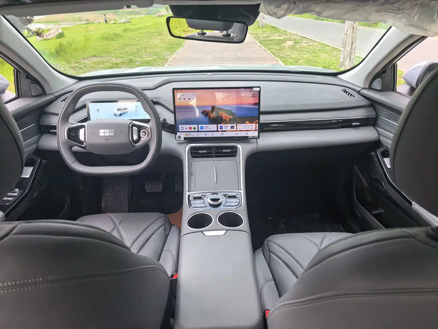 Geely Galaxy Galaxy L6 2025 EM-i 140km Explorer+ Edition фото 6