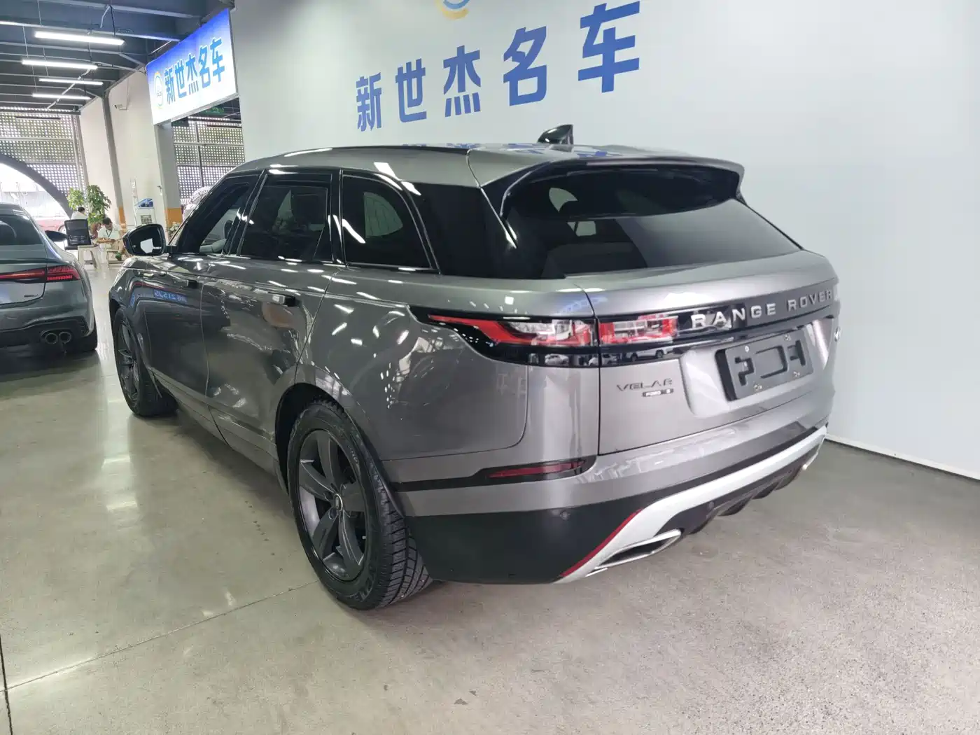 Фото 11 - Land Rover Range Rover Velar