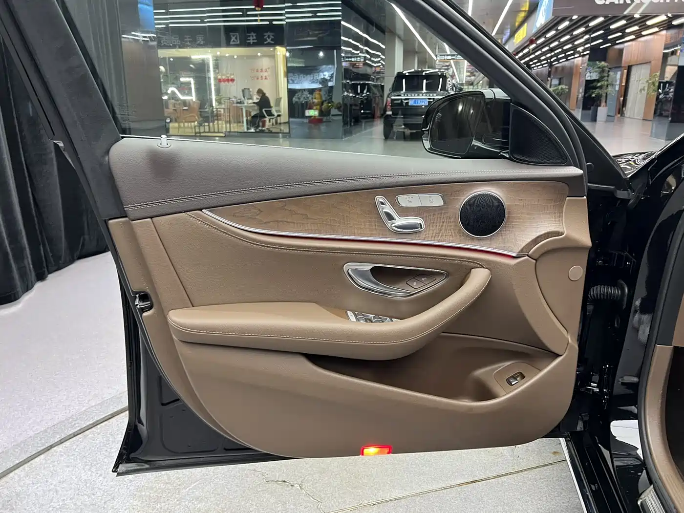 Mercedes-Benz E-Class 2017 E 200 L 4MATIC фото 14
