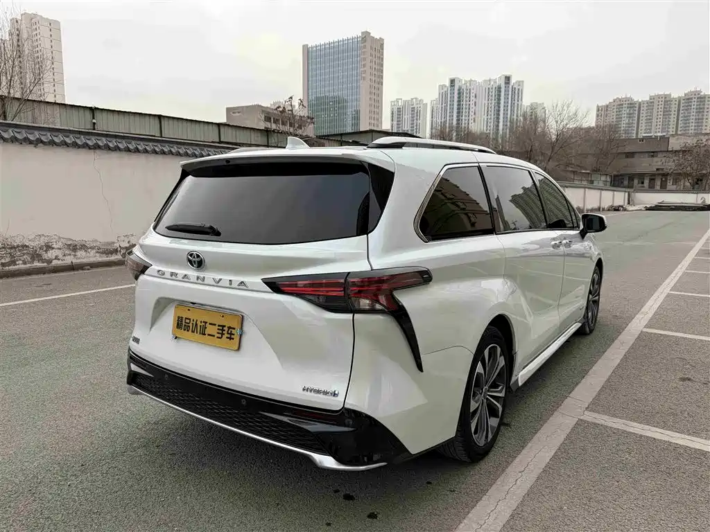Toyota Granvia 2023 2.5L Hybrid Prestige PLUS Edition фото 17