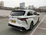 Фото 19 - Toyota Granvia