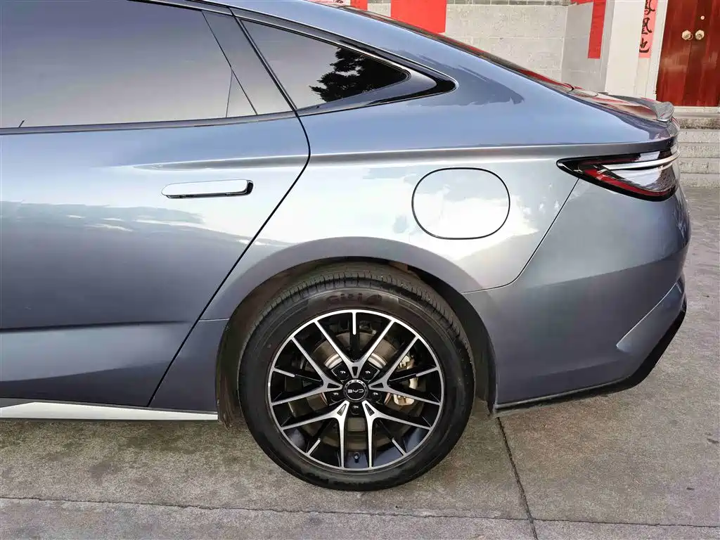 BYD Seal 2024 Glory Edition DM-i 1.5L 121km Luxury фото 28
