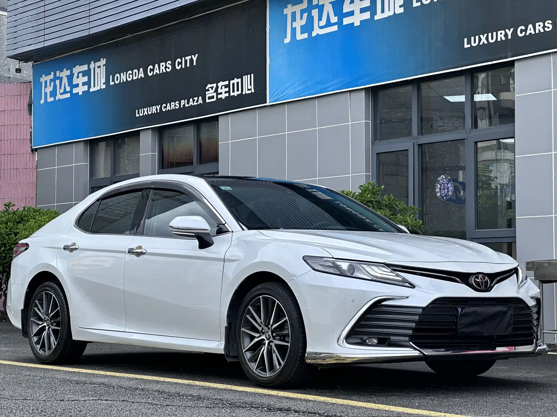 Фото 3 - Toyota Camry