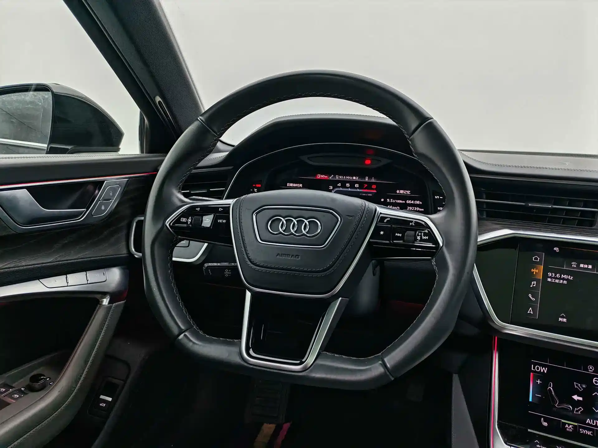 Photo 9 - Audi A6L
