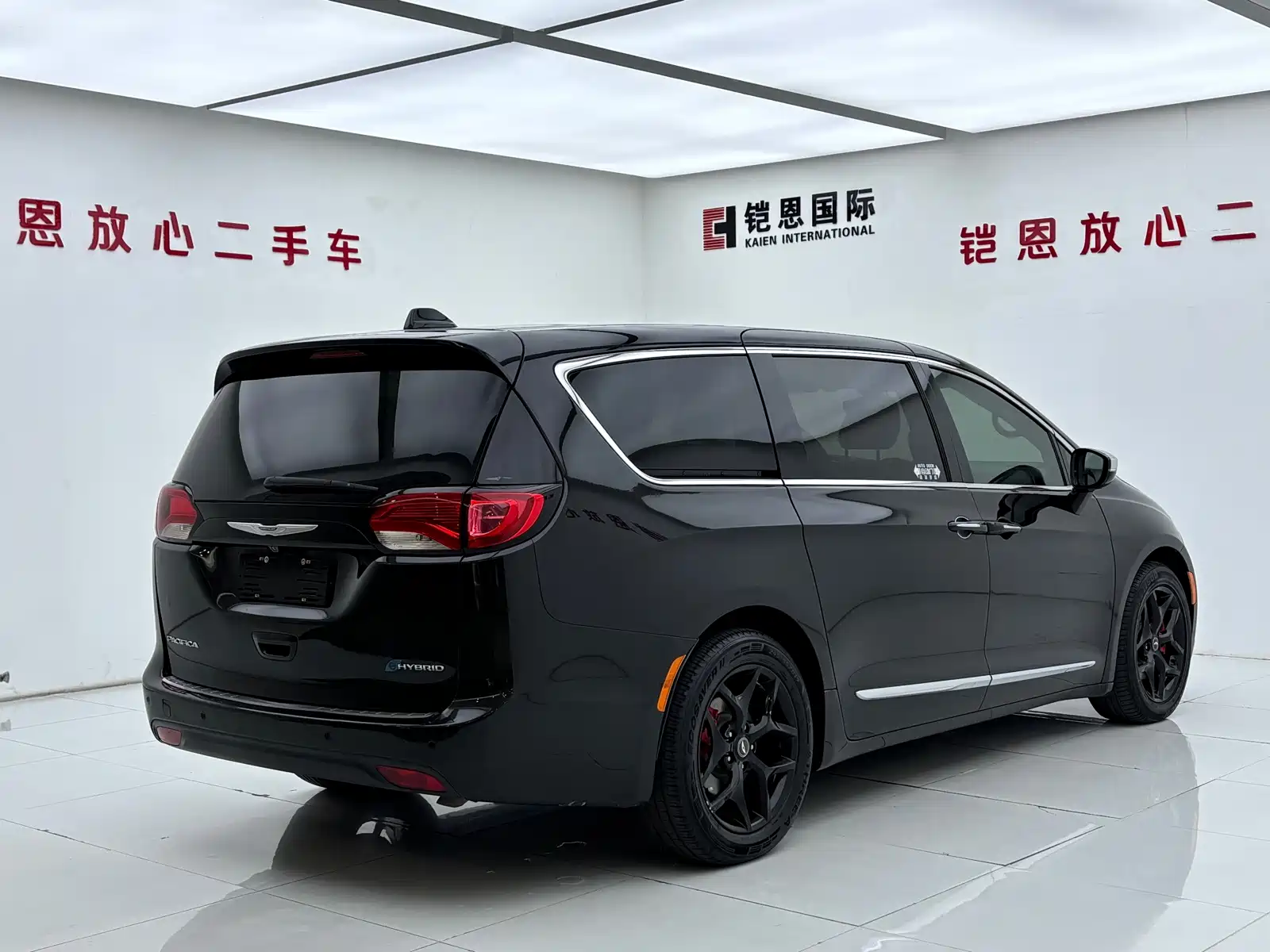 Фото 18 - Chrysler Pacifica PHEV