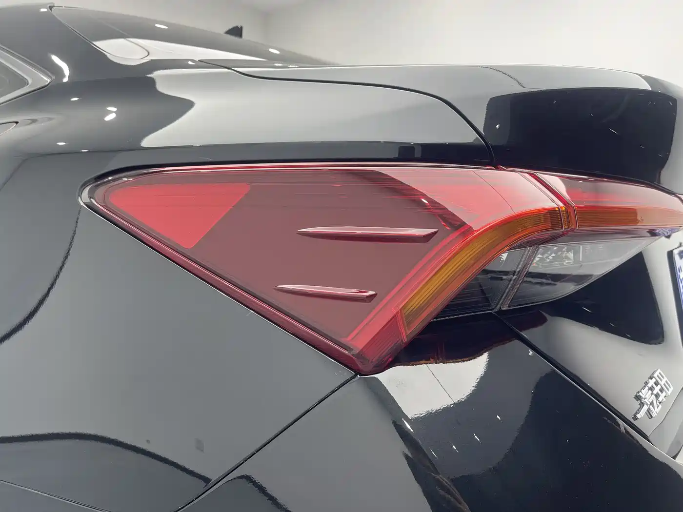 Toyota Avalon 2023 2.0L Premium Selection фото 9