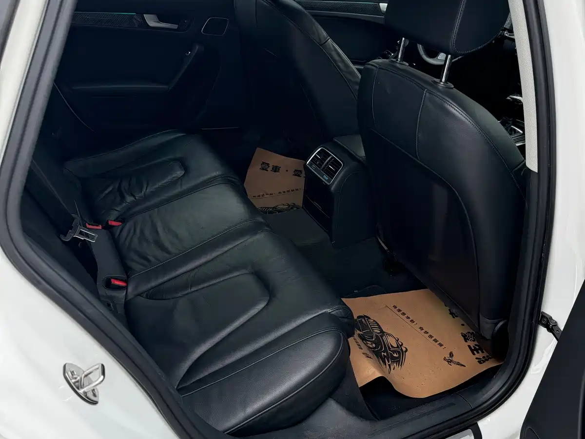 Фото 10 - Audi A4L