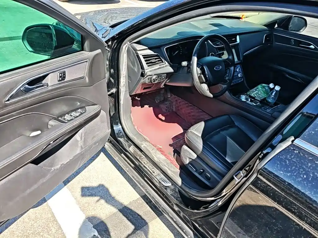 Фото 16 - Ford Taurus