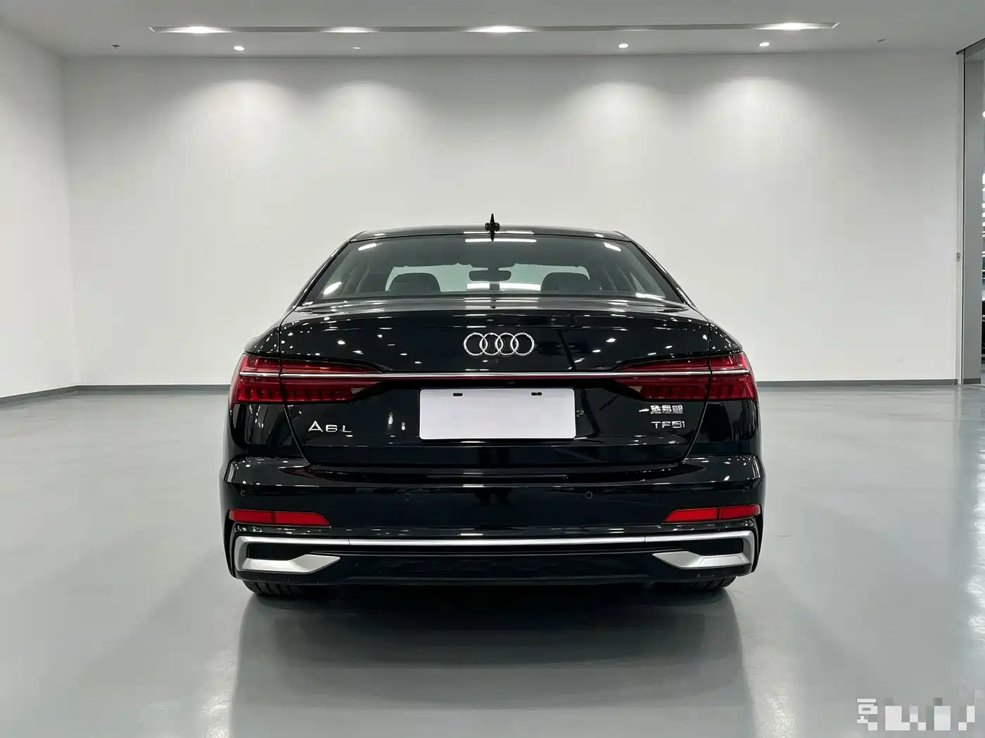 Фото 10 - Audi A6L