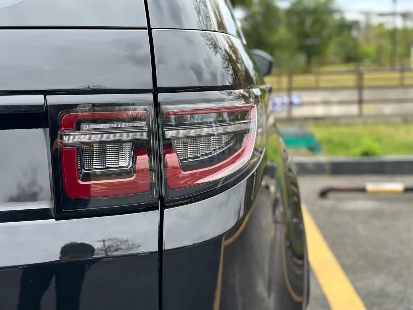 LAND ROVER DISCOVER SPORTS