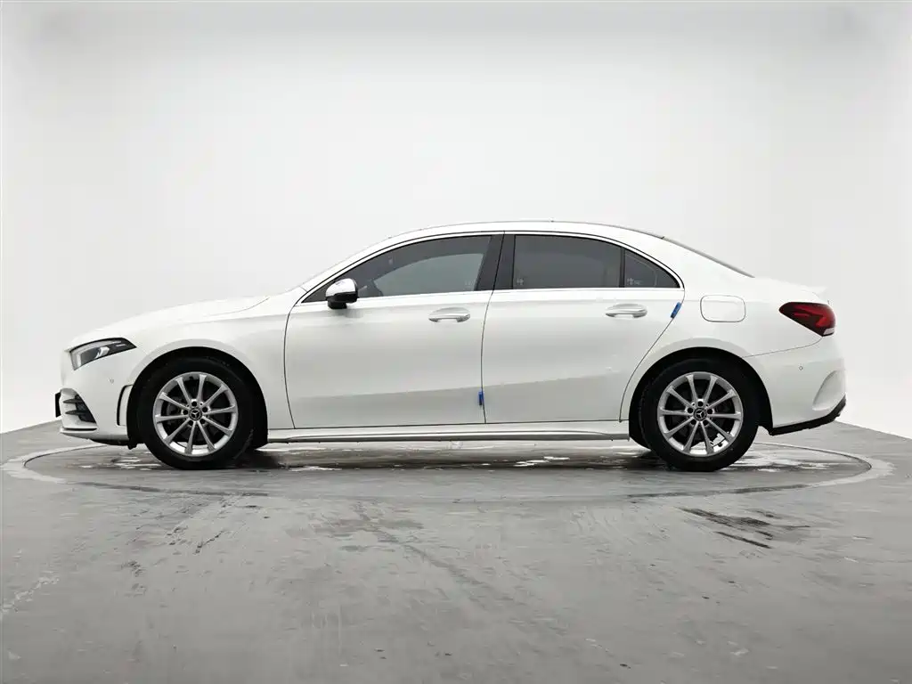 Mercedes-Benz A-Class 2021 A 200 L Sport Sedan Dynamic Type фото 5