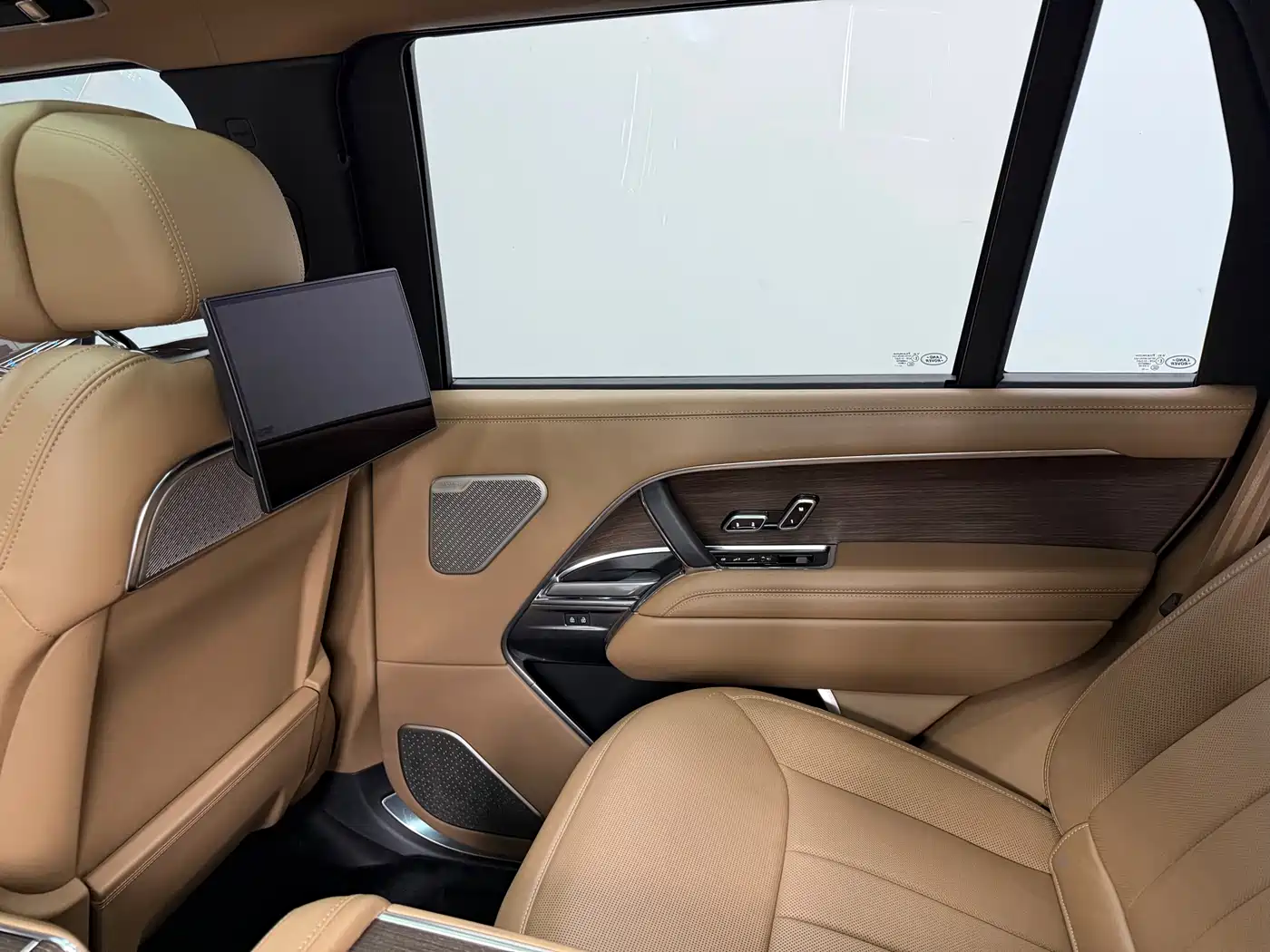 Land Rover Range Rover 2023 3.0 L6 400PS Exemplary Long Wheelbase фото 15