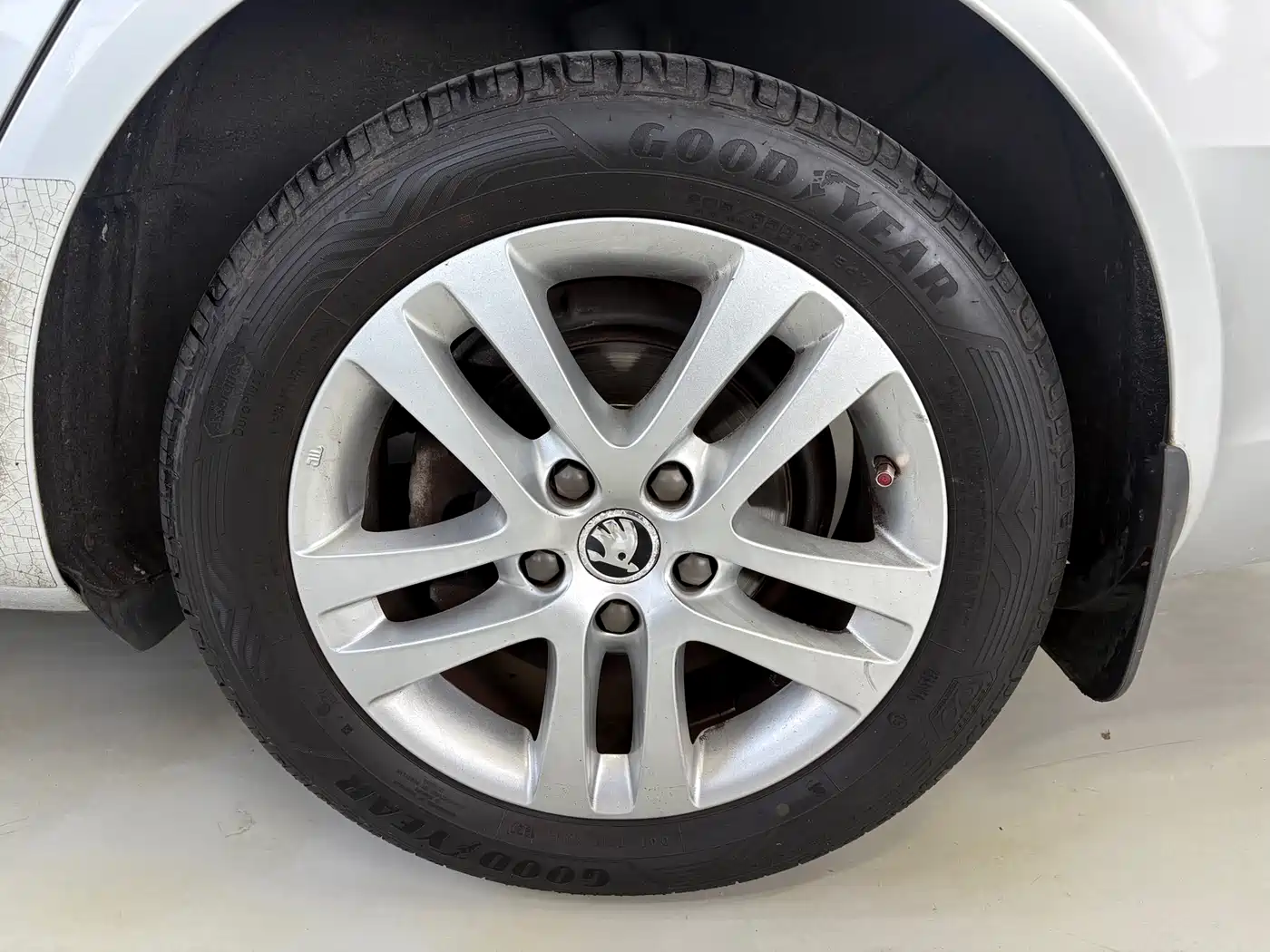 Škoda Octavia 2014 1.6L Auto Yijun Edition фото 13