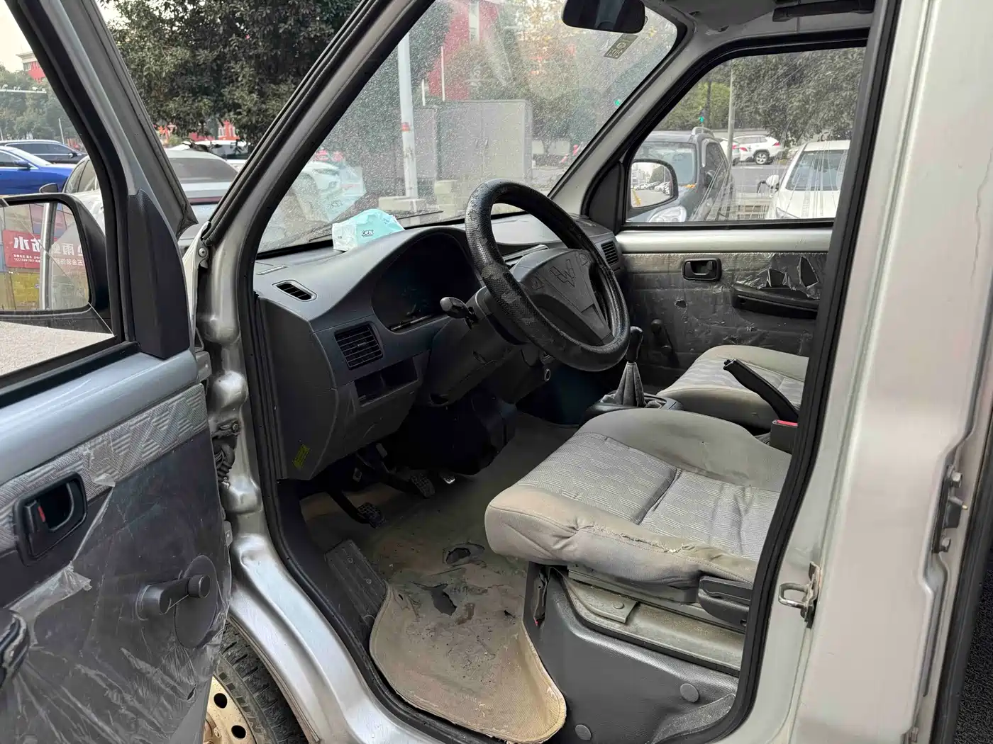 Wuling Motors Wuling Rongguang 2014 2011 1.2L Base Model