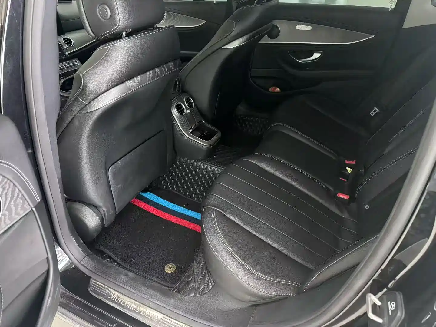 Фото 5 - Mercedes-Benz E-Class
