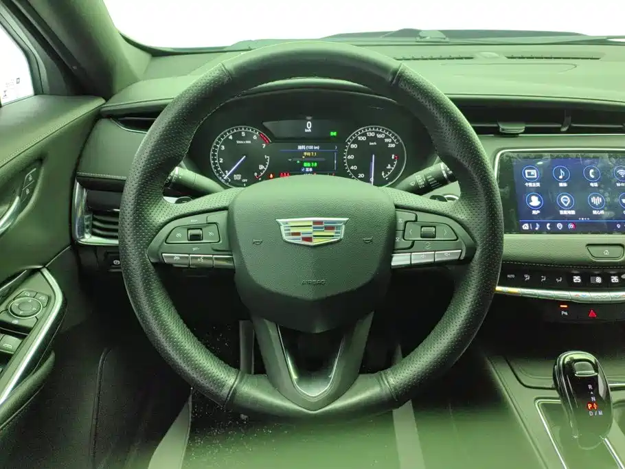 Photo 15 - Cadillac XT4