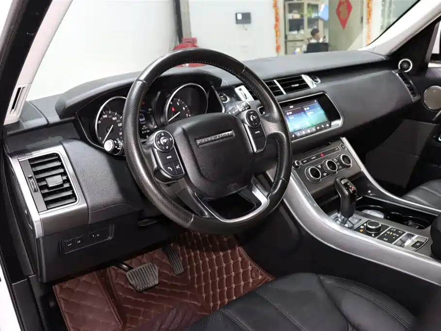 Land Rover Range Rover Sport 2017 3.0 SC V6 SE фото 9