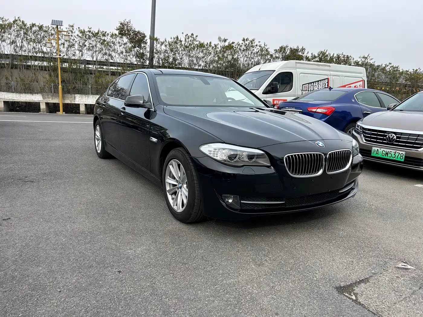 BMW 5 Series 2011 523Li Leading фото 3