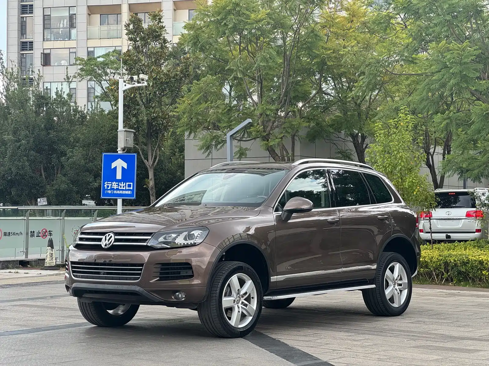 Фото 3 - Volkswagen Touareg