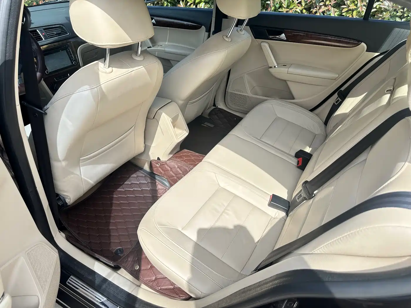 Volkswagen Lavida 2015 1.6L Automatic Comfort Edition фото 7