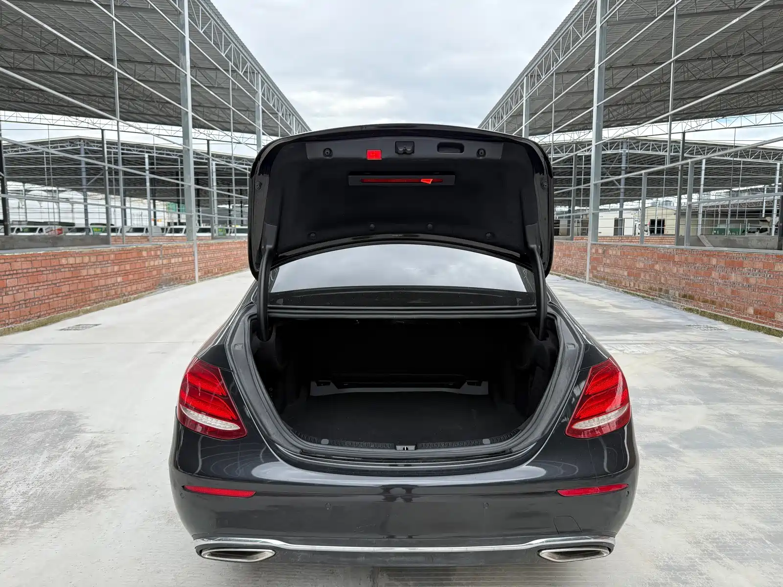 Фото 9 - Mercedes-Benz E-Class