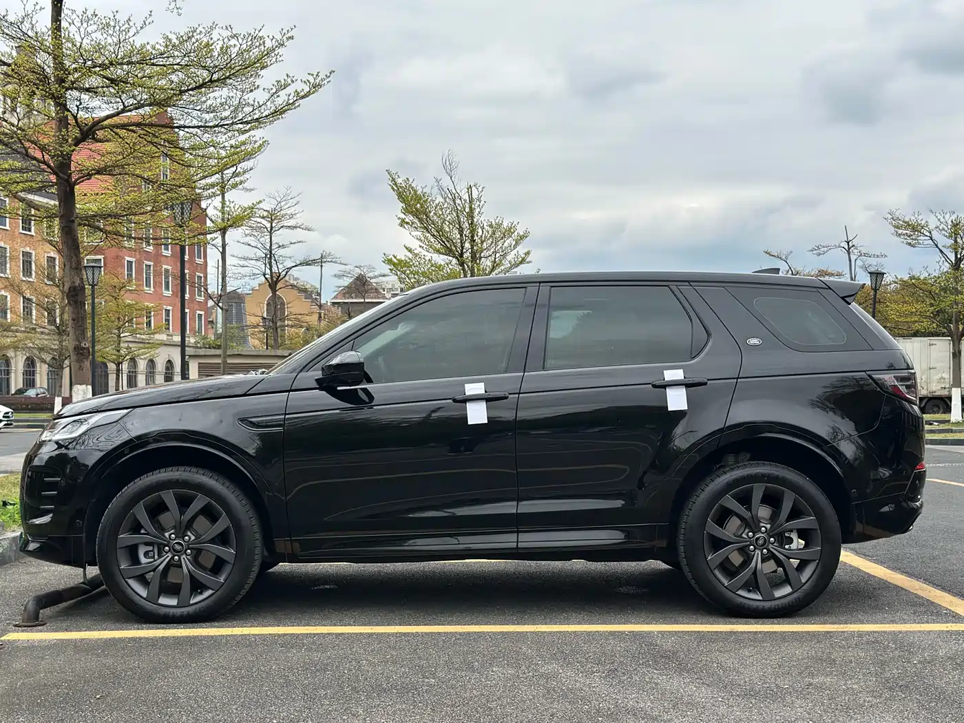 LAND ROVER DISCOVER SPORTS