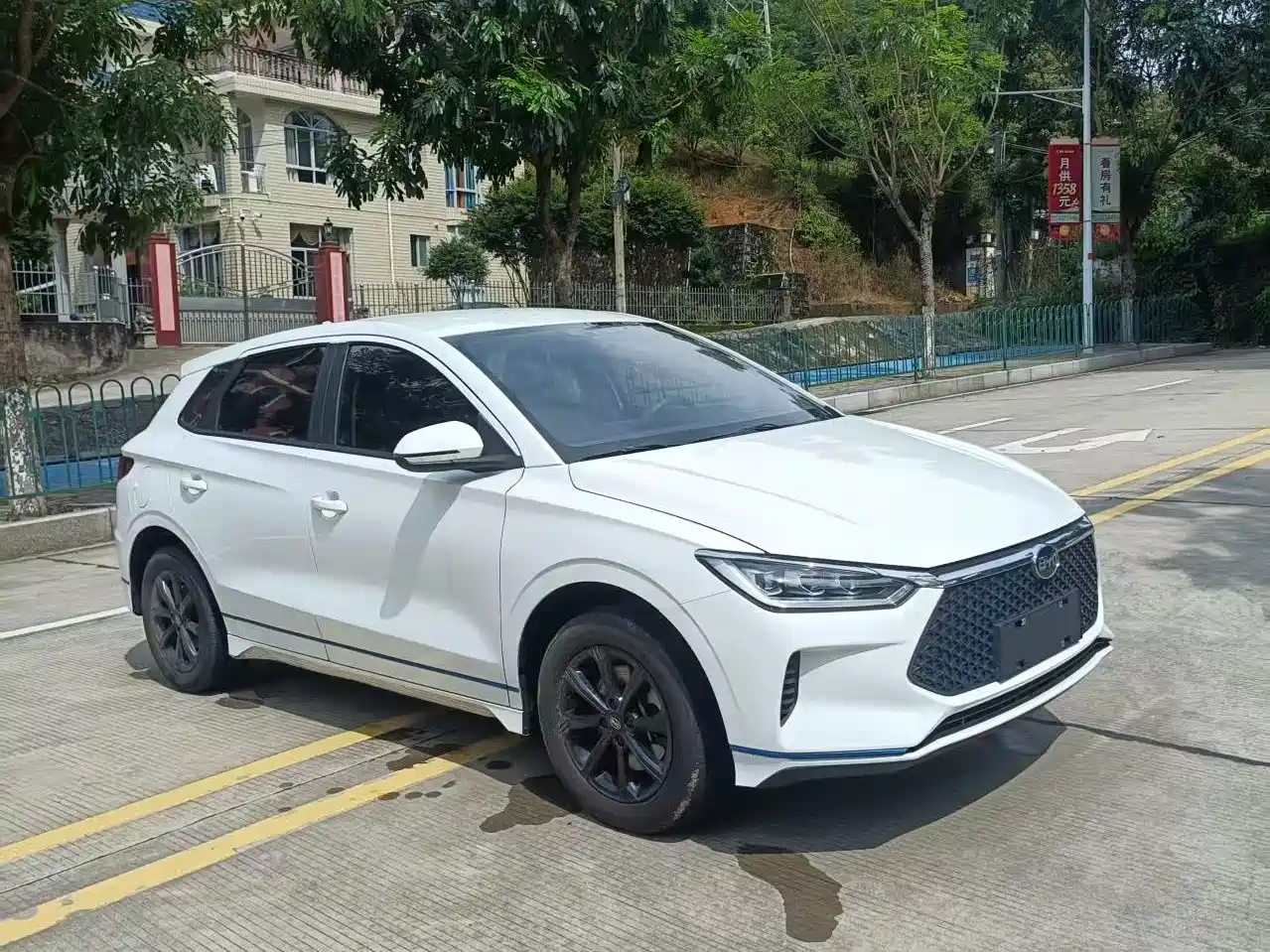 Фото 3 - BYD e2