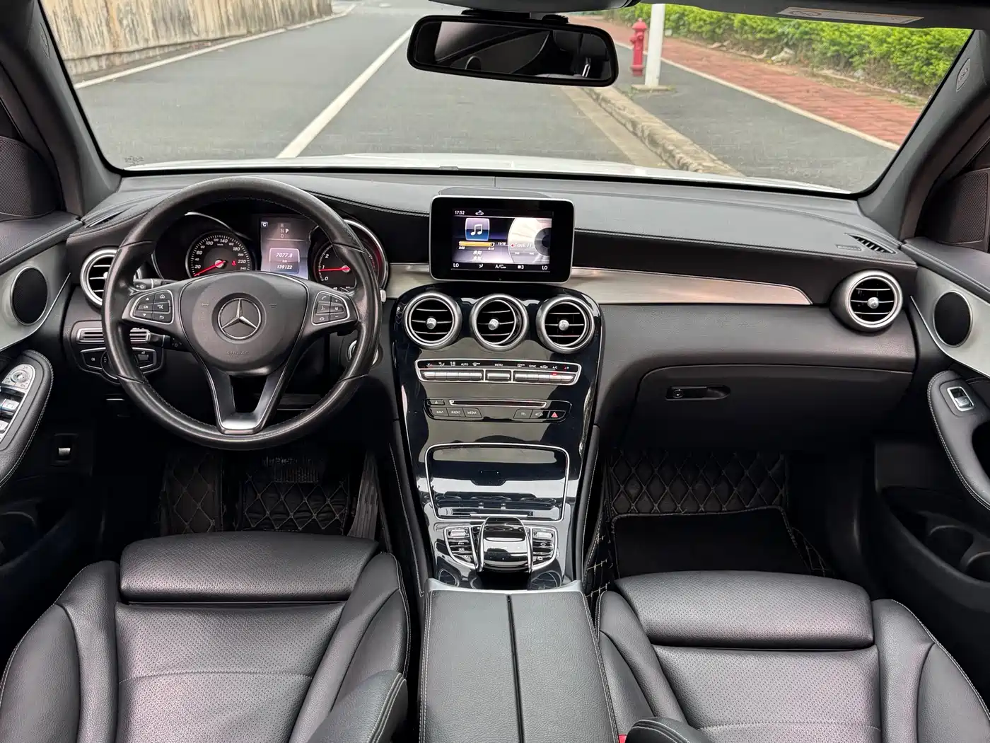 Mercedes-Benz GLC 2019 Model GLC 200 L 4MATIC фото 12