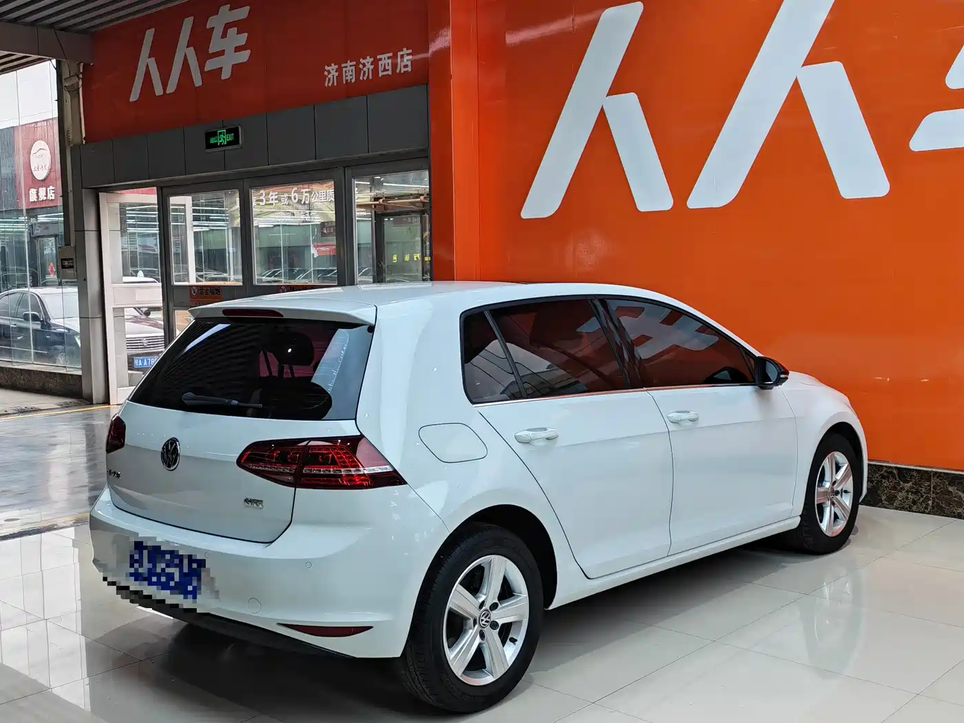 Volkswagen Golf 2017 1.6L Auto Comfort Millionth Edition фото 4
