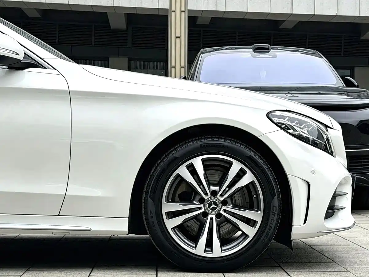 Photo 9 - Mercedes-Benz C-Class