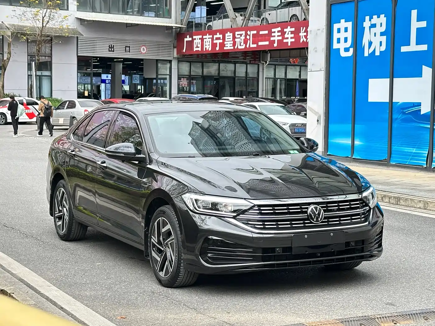 Volkswagen Sagitar 2023 300TSI DSG Surpassing Edition фото 3