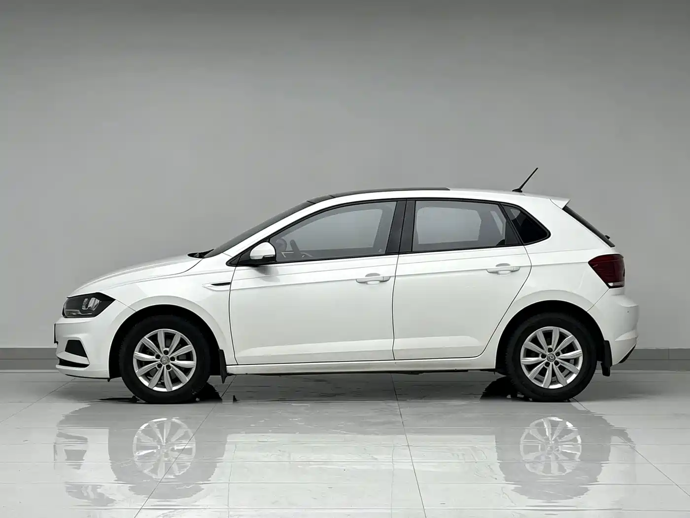 Volkswagen Polo 2019 Plus 1.5L Automatic Colorful Tech Edition фото 2