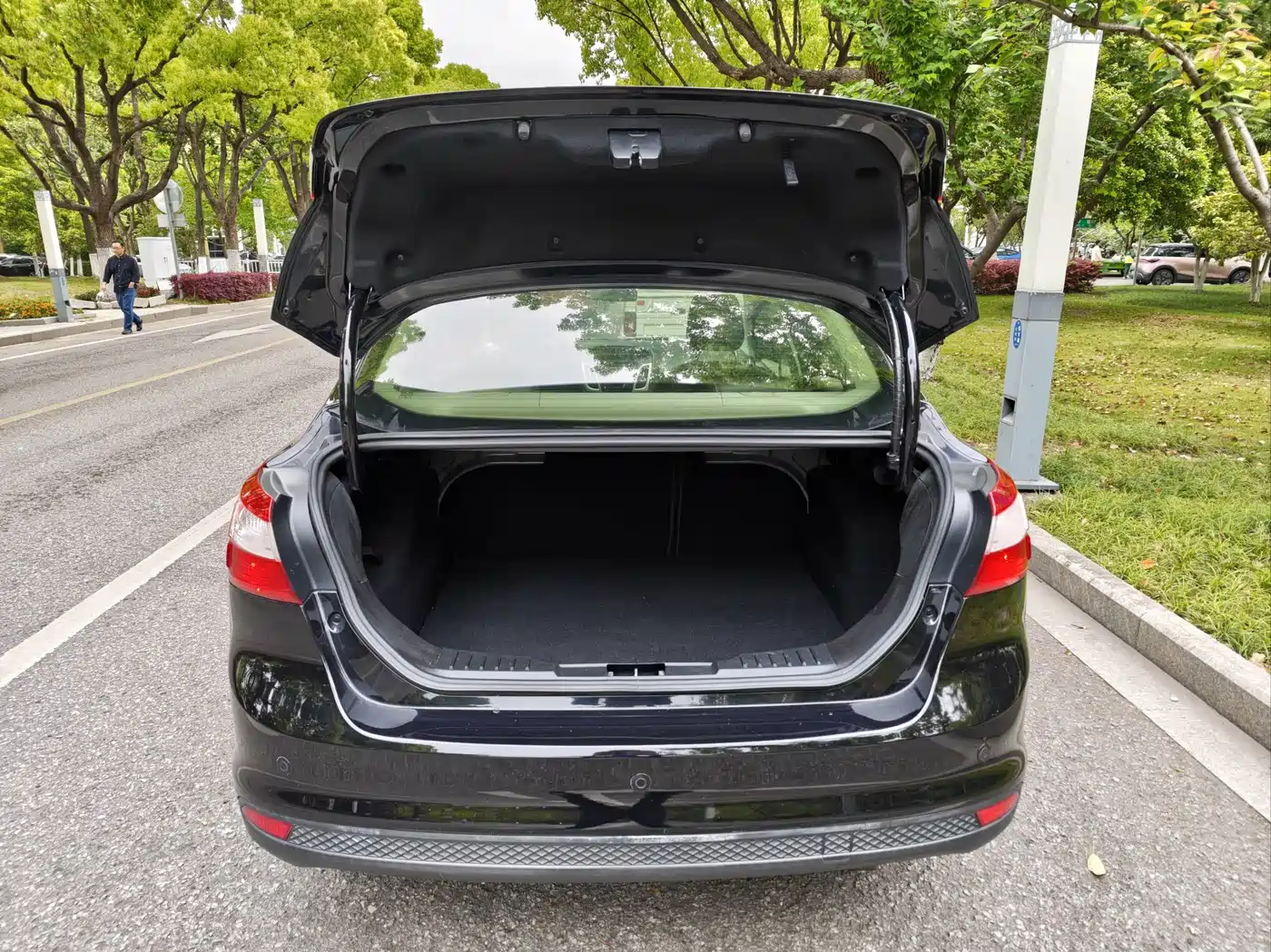 Ford Focus 2013 2012 Sedan 1.6L Automatic Trend