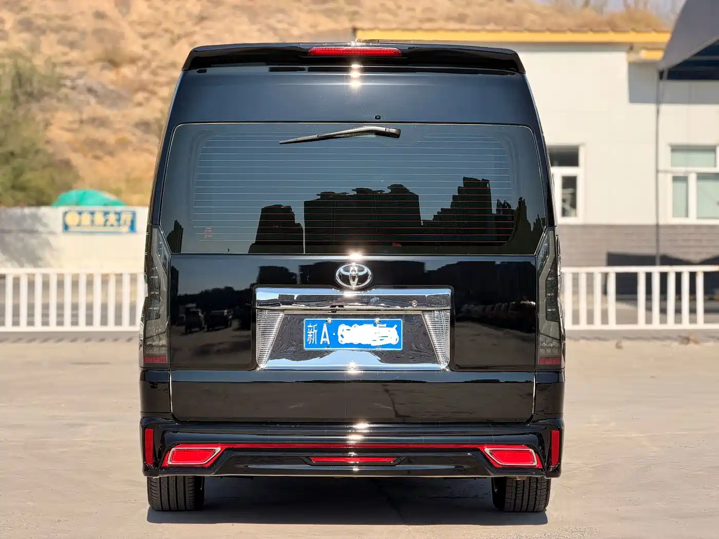 Toyota HIACE 2025