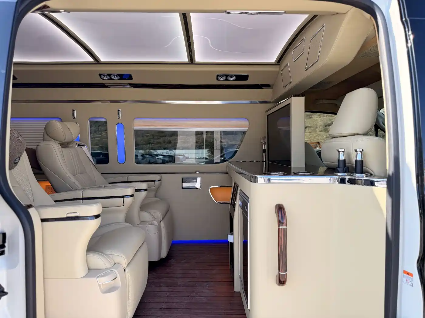 Toyota HIACE 2025