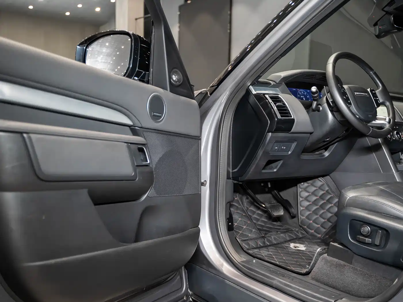 Land Rover Discovery 2020 3.0 SC V6 30th Anniversary Special Edition фото 9
